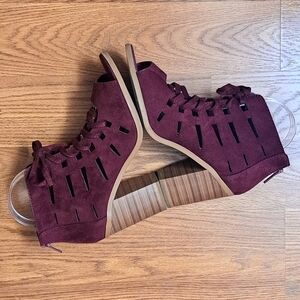 Soda Viola Burgundy Faux Suede Zip Back Peep Toe Booties Shoes 3" Heel Boots